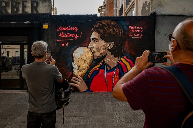 Ferranın ikonik anı İspaniya küçələrini bəzədi - FOTO