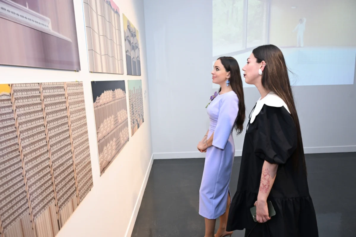 Leyla Əliyeva "Mənzərəyə açılan ev" mövzusunda qrup sərgisində iştirak edib - FOTO