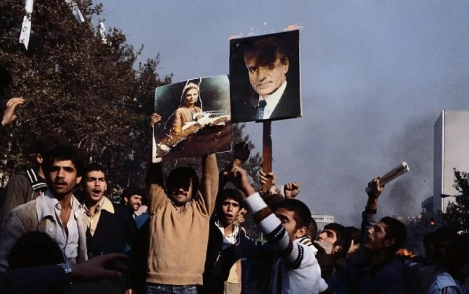 Xameneinin Pəhləvidən aldığı “ibrət”