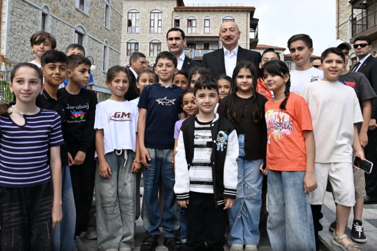 Prezidentin sosial media hesabında Şuşada uşaqlarla görüş barədə paylaşım edilib - VİDEO