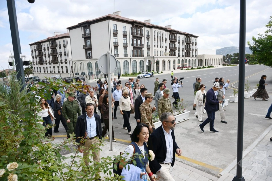 Diplomatik korpusun nümayəndələri Xankəndi Zəfər parkında - FOTOLAR