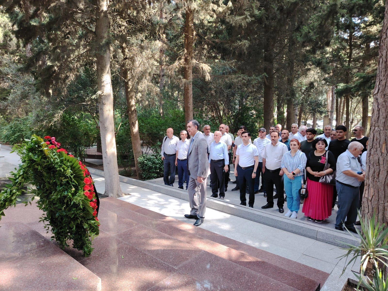 ƏHD Partiyası Əbülfəz Elçibəyin məzarını ziyarət edib - FOTO