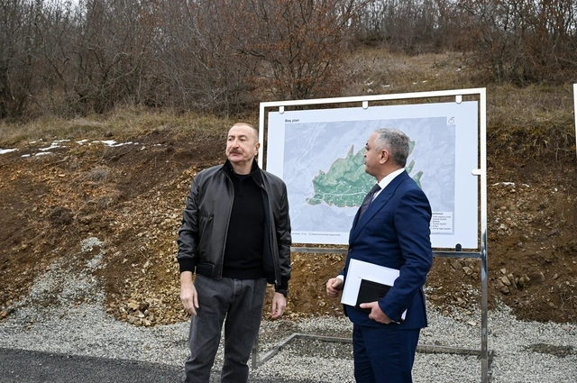 İlham Əliyev Ağdərənin Heyvalı kəndində Abbasovlar ailəsinə baş çəkib