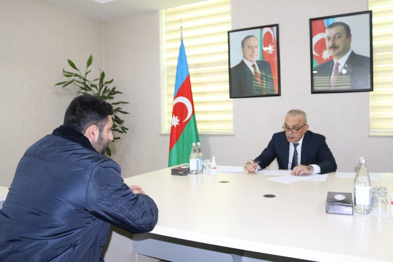 Agentlik sədri vətəndaşların müraciətlərini dinləyib - FOTOLAR