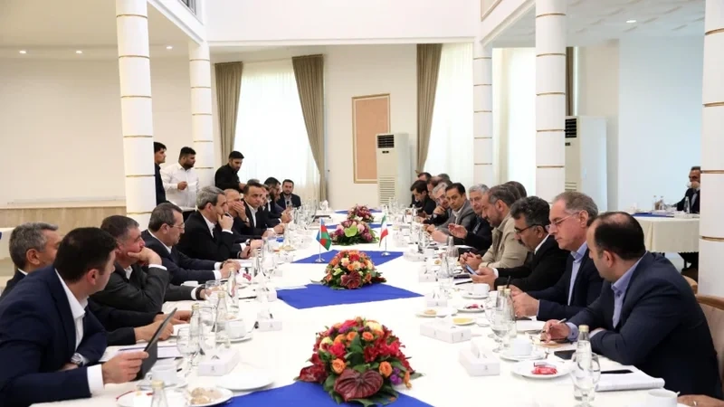 Azərbaycan və İranın dəmir yolu rəsmiləri Astara Terminalındakı tikinti işi ilə tanış olub - FOTO