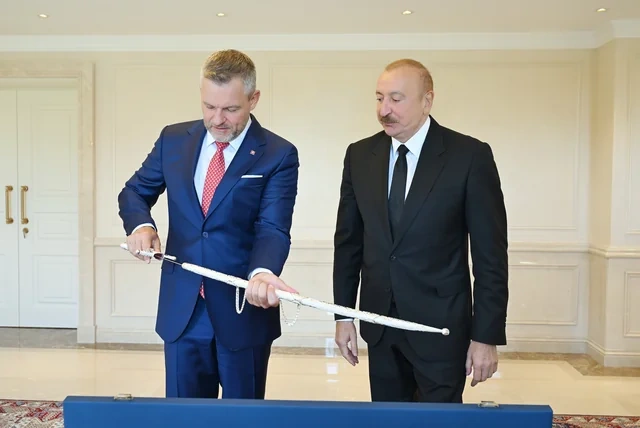 Liderlər bir-birinə hədiyyələr təqdim etdilər - FOTO/VİDEO