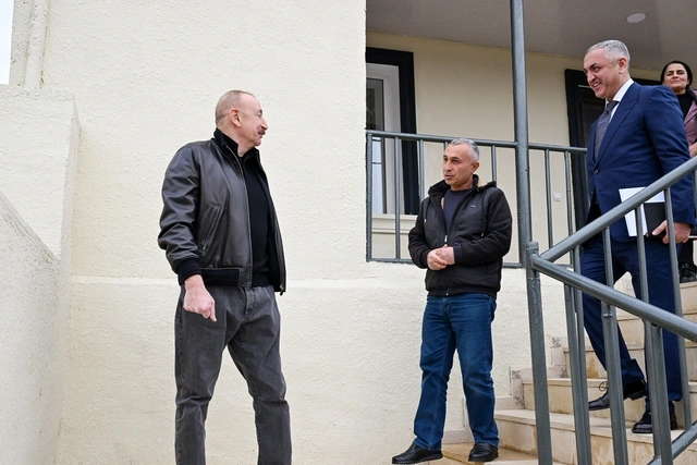 İlham Əliyev Ağdərənin Heyvalı kəndində Abbasovlar ailəsinə baş çəkib