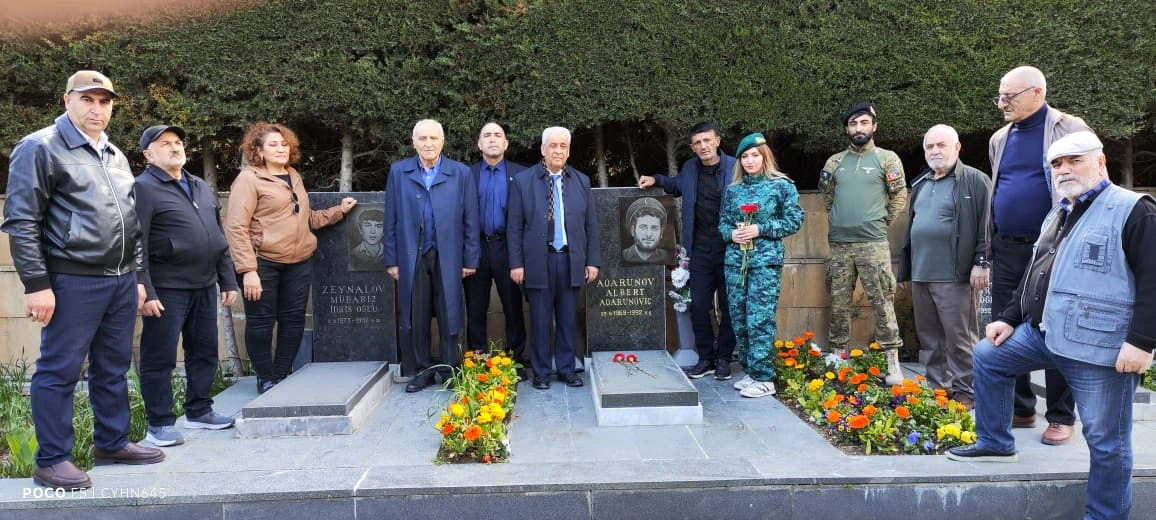 Əsrin faciəsi - mart soyqırımı: Azad Vətən Partiyası Şəhidlər xiyabanını ziyarət etdi - FOTOLAR