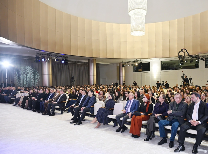 Leyla Əliyeva “Qış nağılı”nın açılışında - Fotolar