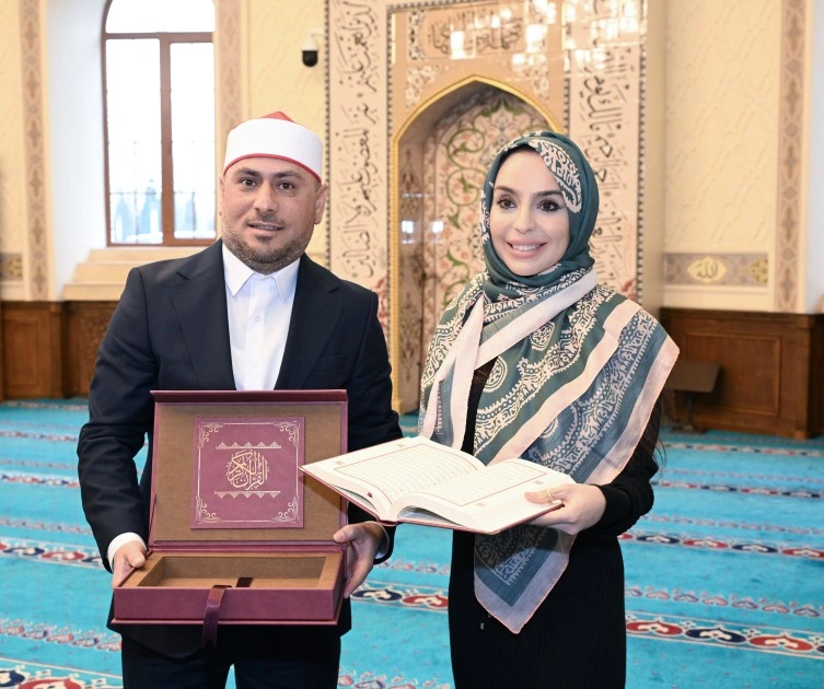 Leyla və Alena Əliyevalar Cümə məscidində - FOTOLAR