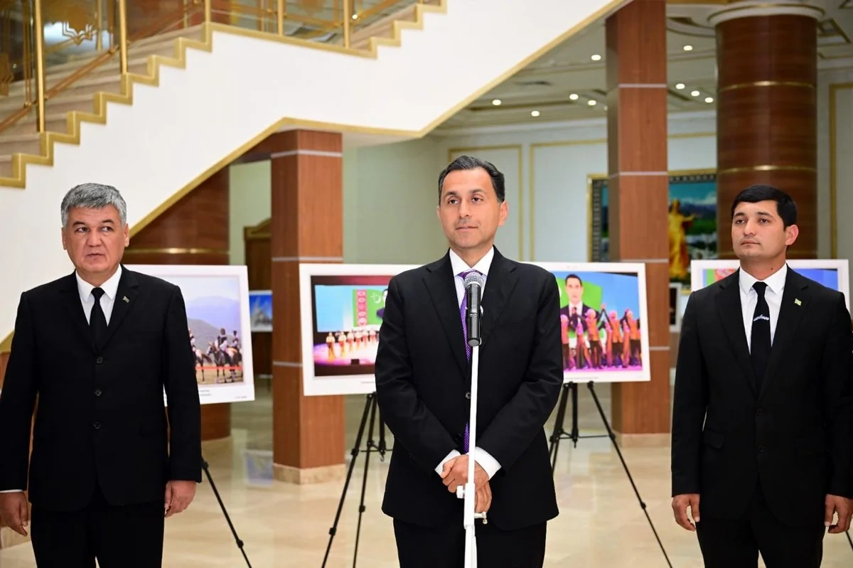 Türkmənistanda "Azərbaycan - obyektivdən tarixə" adlı sərgi təqdim olunub - FOTO