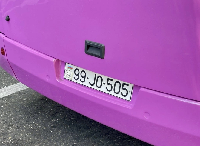 Telefonla danışaraq 18 saylı avtobusu idarə edən sürücü ilə bağlı TƏDBİR GÖRÜLDÜ