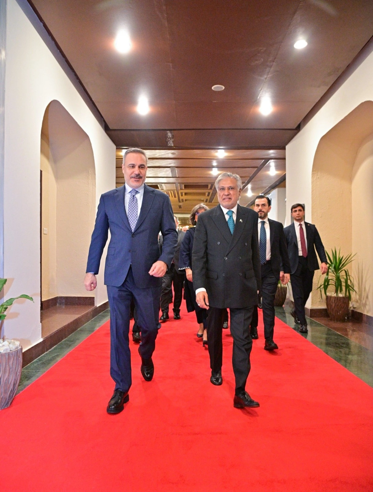 Türkiyə və Pakistan XİN rəhbərləri regional vəziyyəti müzakirə etdilər -YENİLƏNİB + FOTO