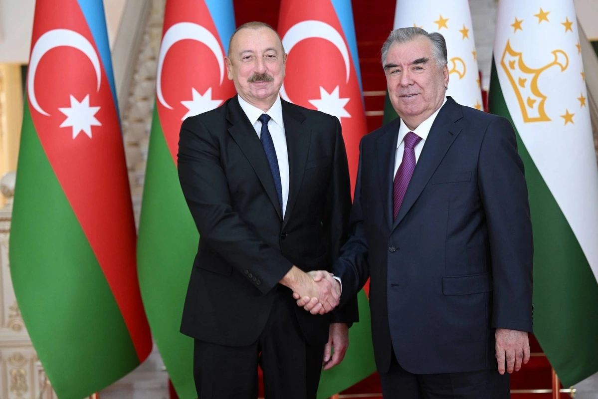 Emoməli Rəhmon İlham Əliyevi təbrik etdi