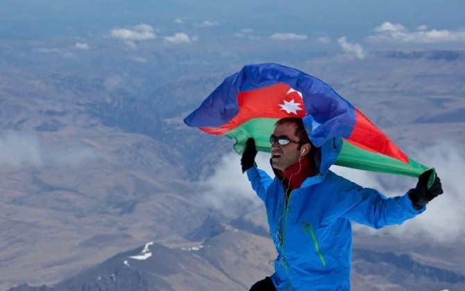 Azərbaycanlı alpinist yer kürəsinin 7-ci ən hündür dağının fəthinə hazırlaşır - FOTO