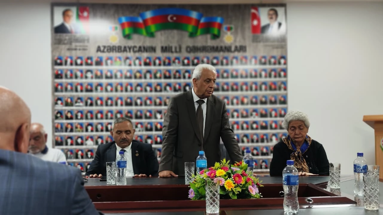 Qarabağ döyüşçüsü, şəhid atası Əkbər Rüstəmovun kitabının təqdimatı keçirildi - FOTO