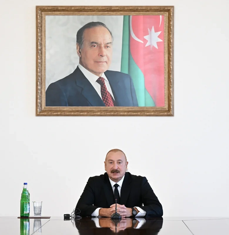 İlham Əliyev Bakıda keçirilən beynəlxalq konfransların iştirakçılarını qəbul etdi - FOTO - YENİLƏNİB