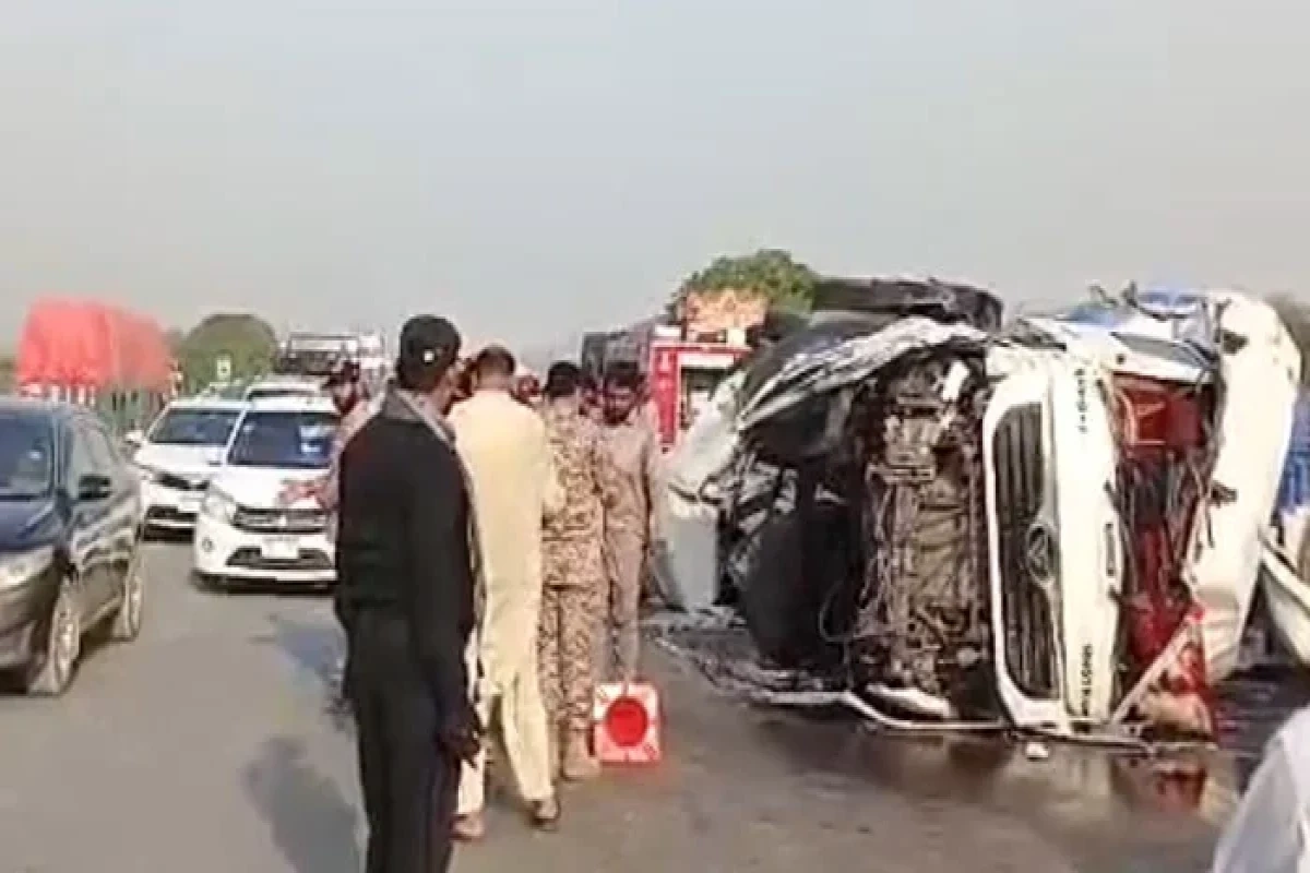 Pakistanda yol qəzasında 13 nəfər ölüb