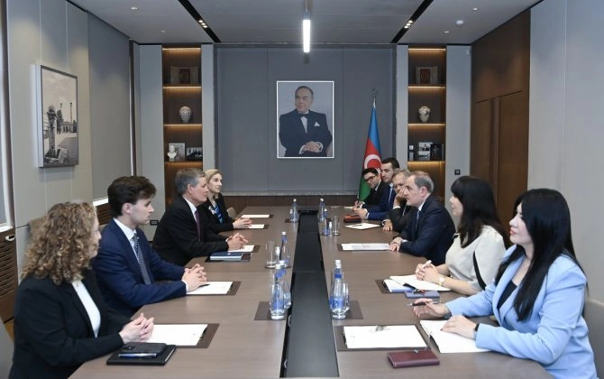 Ceyhun Bayramov ABŞ Senatının Xarici Əlaqələr Komitəsinin üzvü ilə görüşüb - FOTO