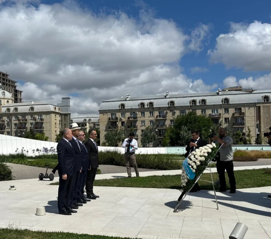 TDT ölkələrinin dini qurum rəhbərləri Fəxri xiyabanı və Zəfər parkını ziyarət ediblər - FOTO