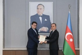 Avstriyanın yeni səfiri etimadnaməsinin surətini Ceyhun Bayramova təqdim edib - FOTO