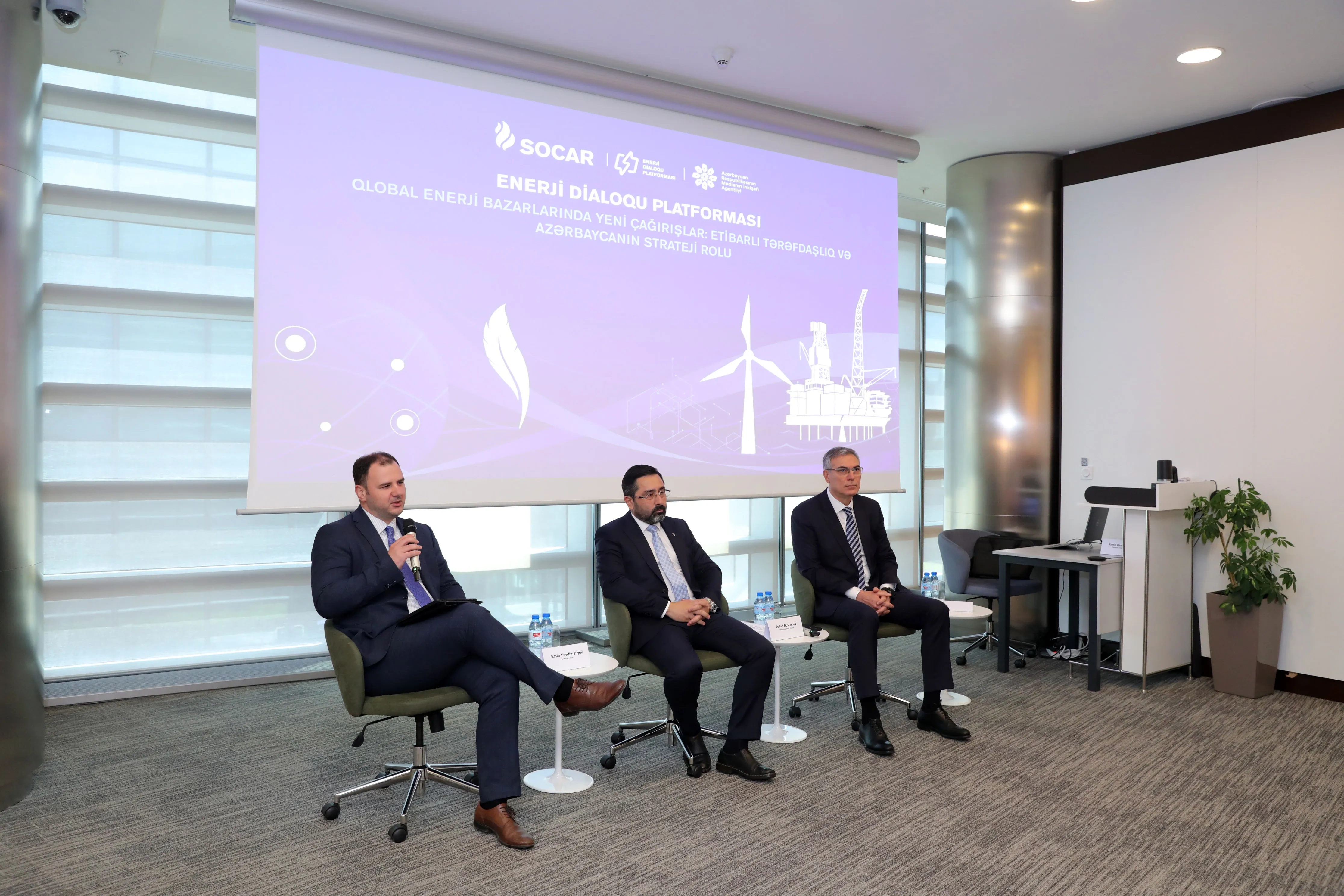 SOCAR-ın Baş ofisində gənc media nümayəndələri üçün növbəti məlumatlandırma sessiyası təşkil olunub - FOTO