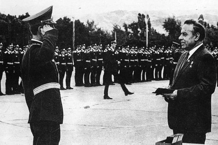 “Anbarlarda ABŞ, Almaniya və s. silahlarının nümunələri vardı...- Heydər Əliyev rusların onları aparmasına imkan vermədi...”