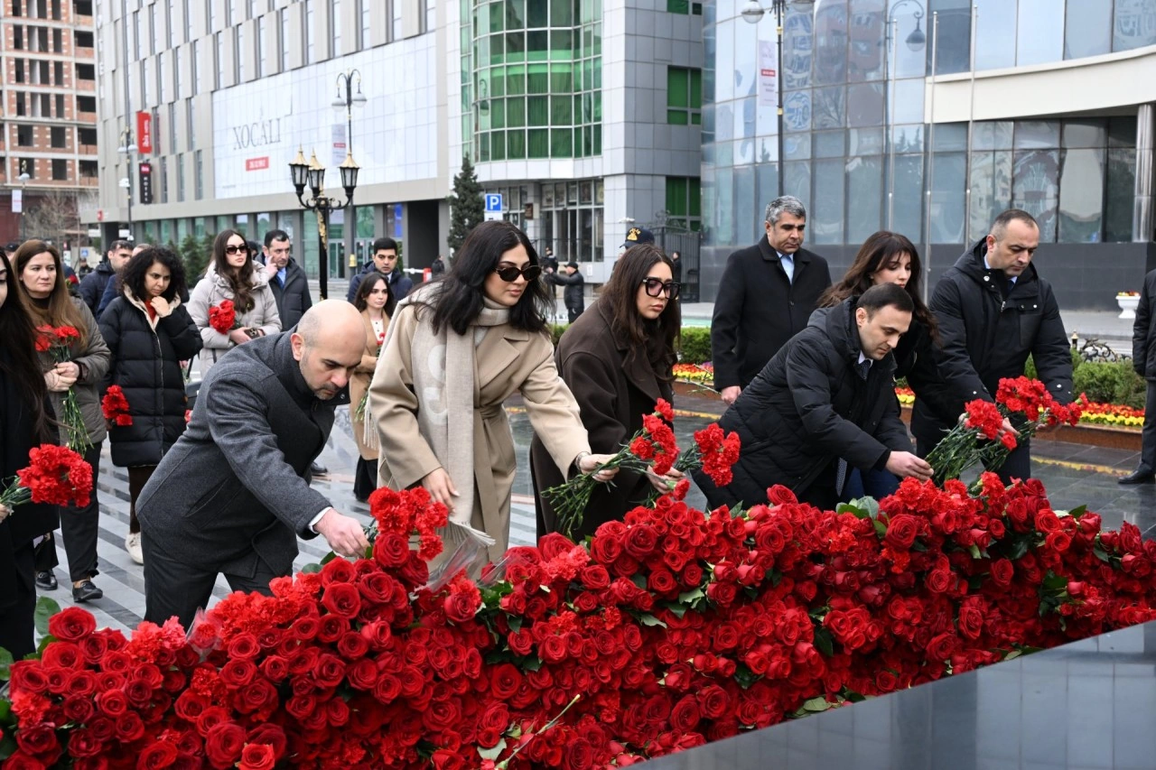 MEDİA-nın kollektivi "Ana harayı" abidəsini ziyarət etdi - FOTOLAR
