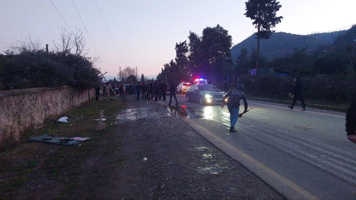 Astarada mikroavtobus aşdı - Ölənlərin kimliyi məlum oldu - YENİLƏNİB + FOTO