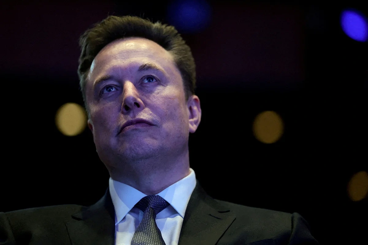 İlon Mask texnologiya şirkətini "SpaceX"ə transfer etdirir