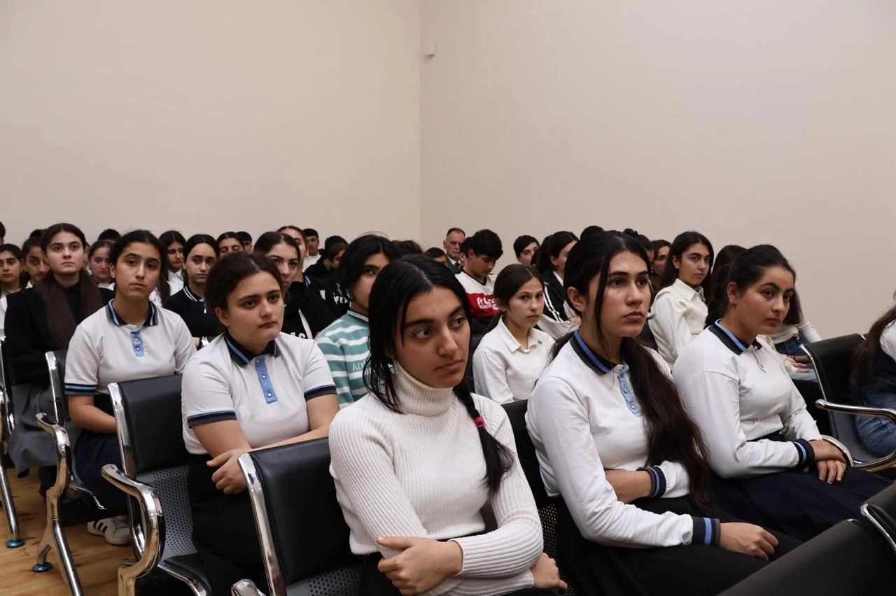 BSU-nun rektoru Astara rayonunda məktəblilərlə görüş keçirib - FOTOLAR