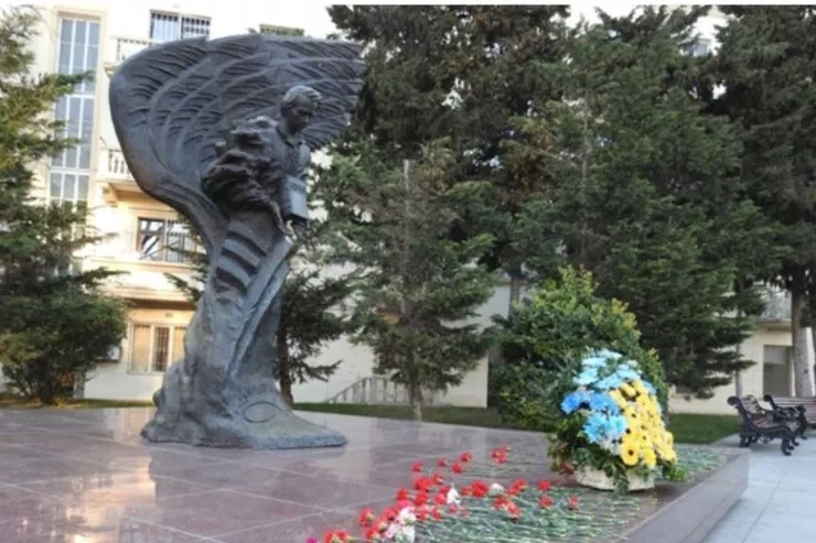 Bakıda bu meydana Taras Şevçenkonun adı verildi