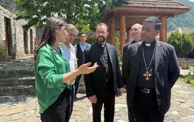 Kardinal Corc Kuvakad Şəkiyə səfər edib - FOTO