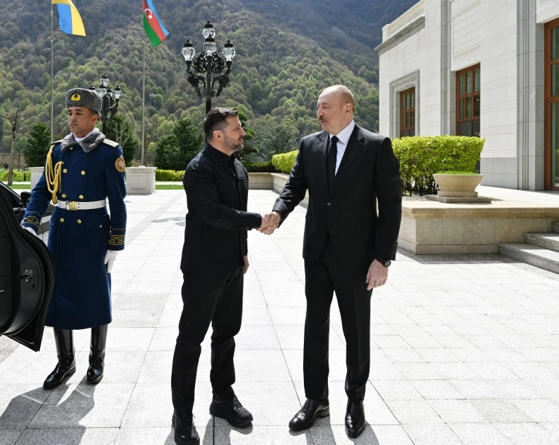 Zelenski Azərbaycana gəldi - FOTOLAR
