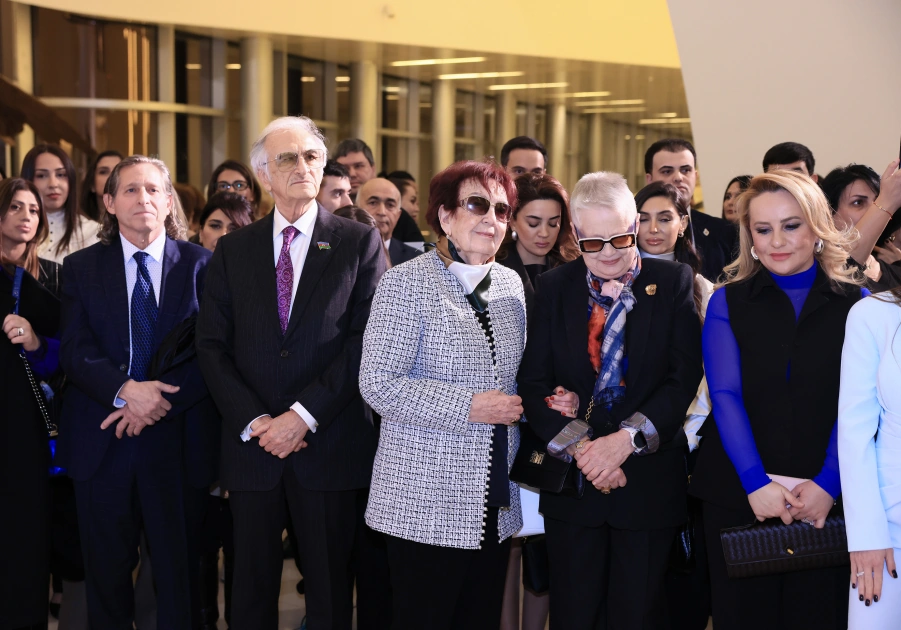 Heydər Əliyev Mərkəzində Kerol Förmenin sərgisinin açılışı oldu - FOTO