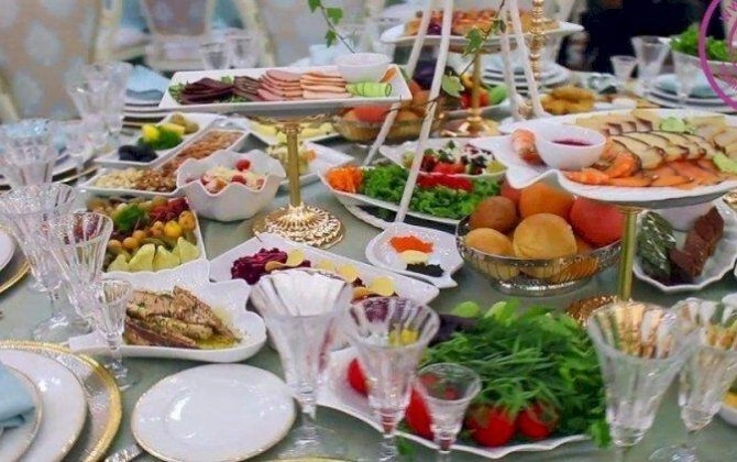 Azərbaycanda toydan qalan yeməklər yenidən süfrəyə VERİLİR?