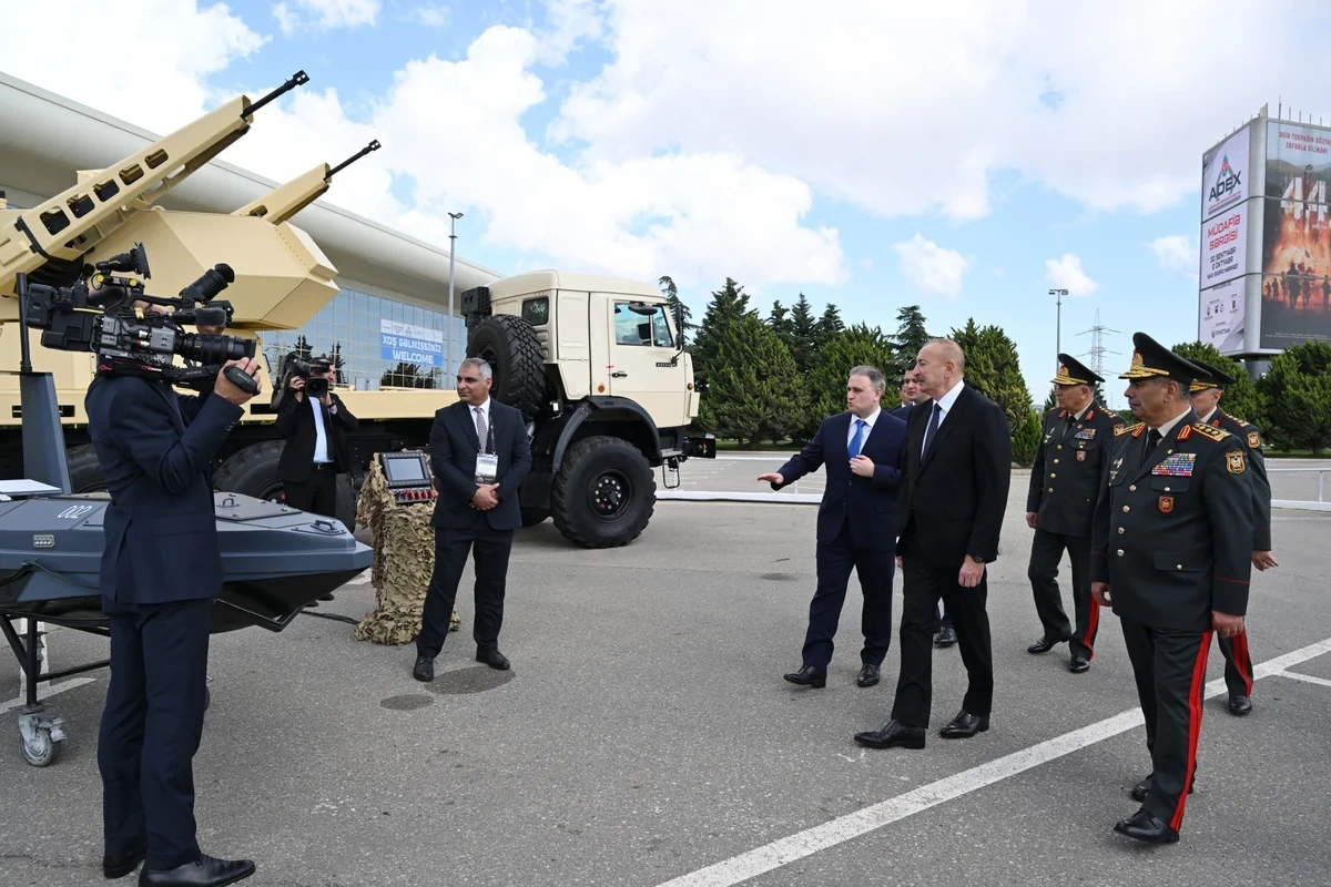 Prezident və xanımı sərgilərlə tanış oldu - FOTOLAR - YENİLƏNİB