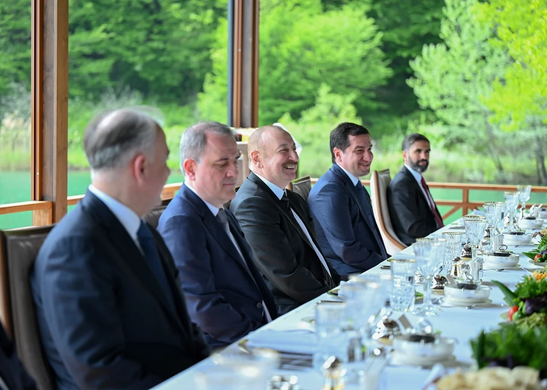 Prezident İlham Əliyevin adından Çexiyanın Baş nazirinin şərəfinə rəsmi lanç verildi - FOTO