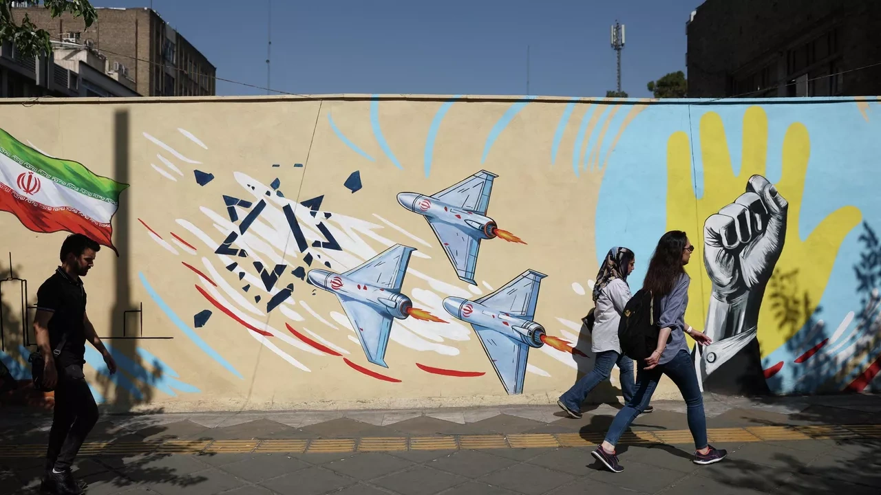 "Qələbəni qeyd edərək": İran İsrailin tabutuna son mismarı vurdu" - "The Guardian"
