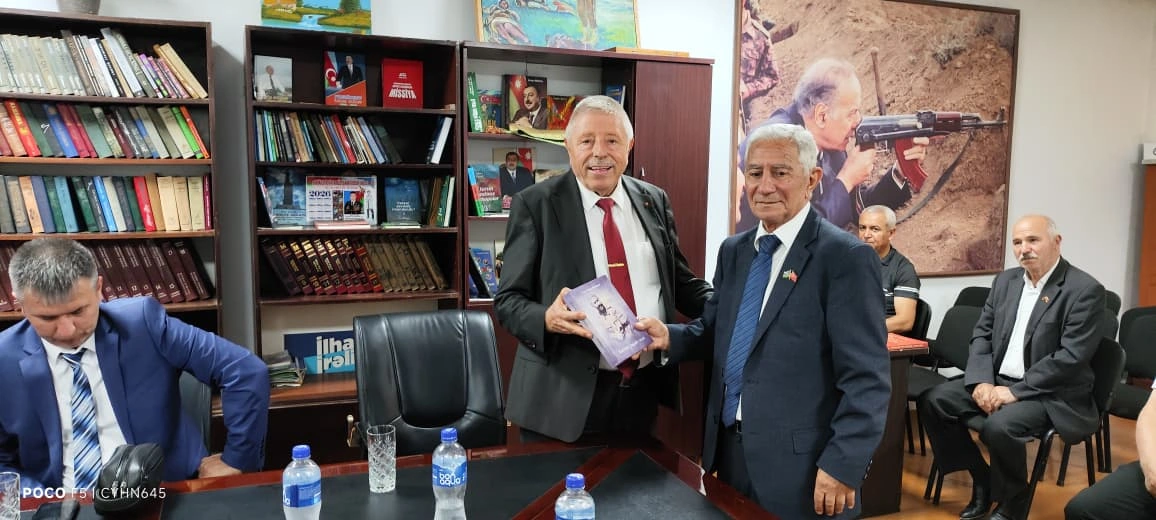 Qarabağ döyüşçüsü, şəhid atası Əkbər Rüstəmovun kitabının təqdimatı keçirildi - FOTO
