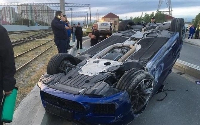 Sumqayıtda “BMW” 3 maşına çırpılıb aşdı - FOTO