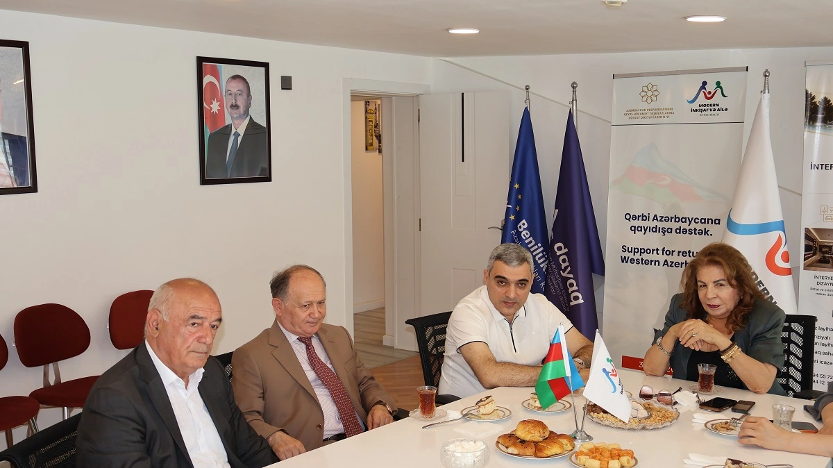 “Modern İnkişaf və Ailə” İctimai Birliyinin sədri Zərifə Quliyevə Tailandda  yola düşən idmançılarla görüşüb
