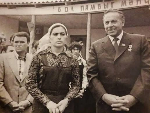 “Heydər Əliyevlə Milli Məclisdə yanaşı otururduq, deyirdi ki, “qızım, mənə görə özünü təhlükəyə atma, sənə ziyan edərlər” - FOTO+ÖZƏL