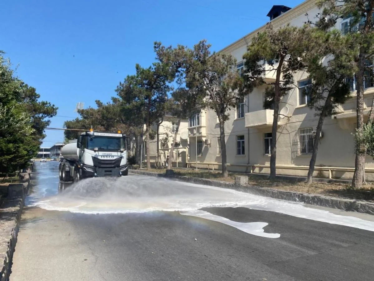 Bugünkü iməcilikdə Bakının 556 küçəsi yuyuldu - FOTO/YENİLƏNİB