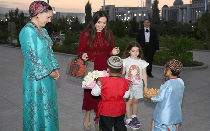 Leyla Əliyeva Arkadağ şəhərində Uşaq Sağlamlığı və Reabilitasiya Mərkəzinin fəaliyyəti ilə tanış olub - FOTO