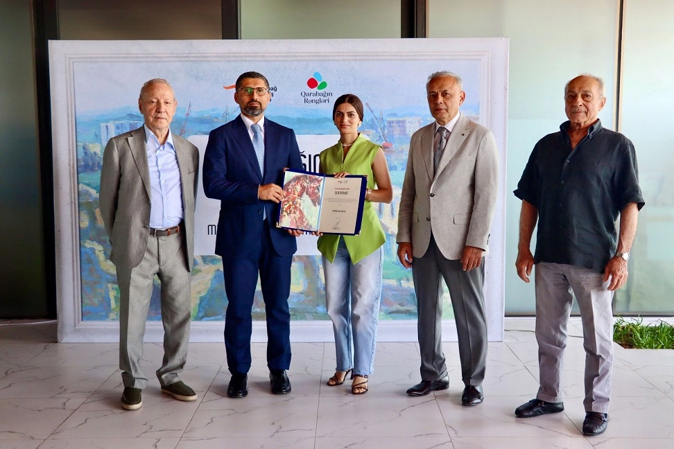 QDF “Qarabağın Rəngləri” (2026) layihəsində iştirak edən gənc rəssamları mükafatlandırdı