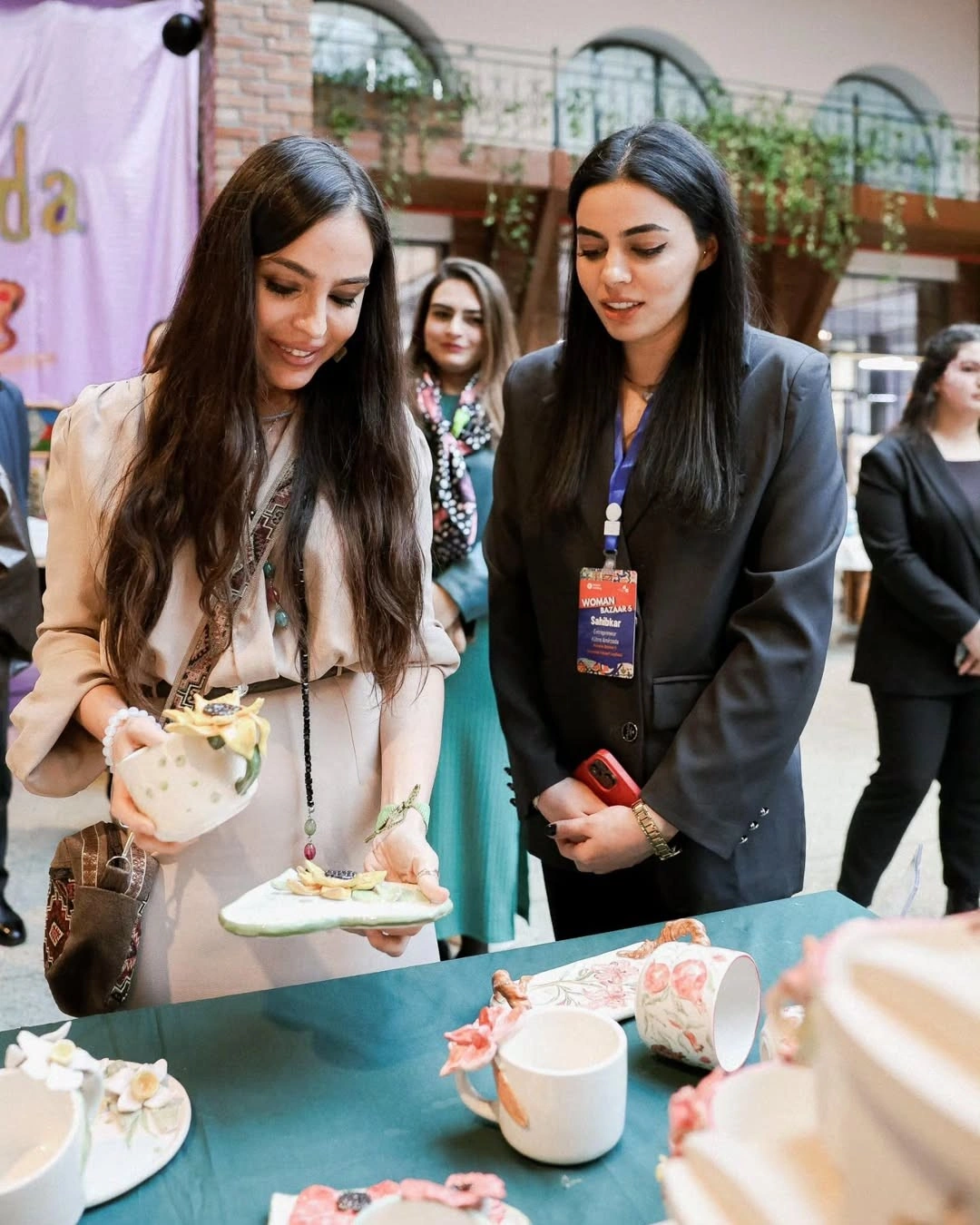 Prezidentin qızları və gəlini "Woman Bazaar" festivalında - FOTOLAR