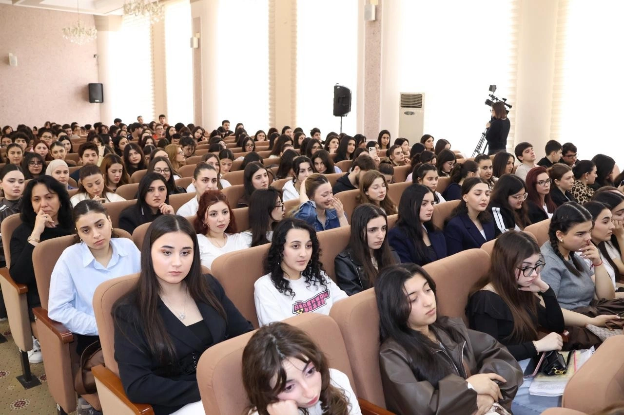 BSU-da Birləşmiş Millətlər Təşkilatının sülh elçisi ilə görüş keçirildi - FOTOLAR