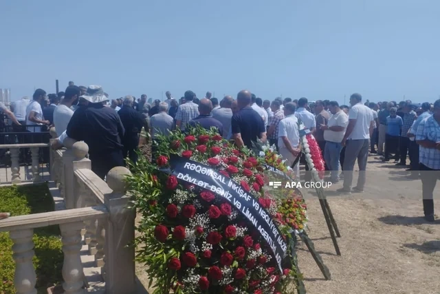 Azov dənizində PUA hücumunda həlak olan gəmi kapitanı Neftçalada dəfn olunub - FOTO