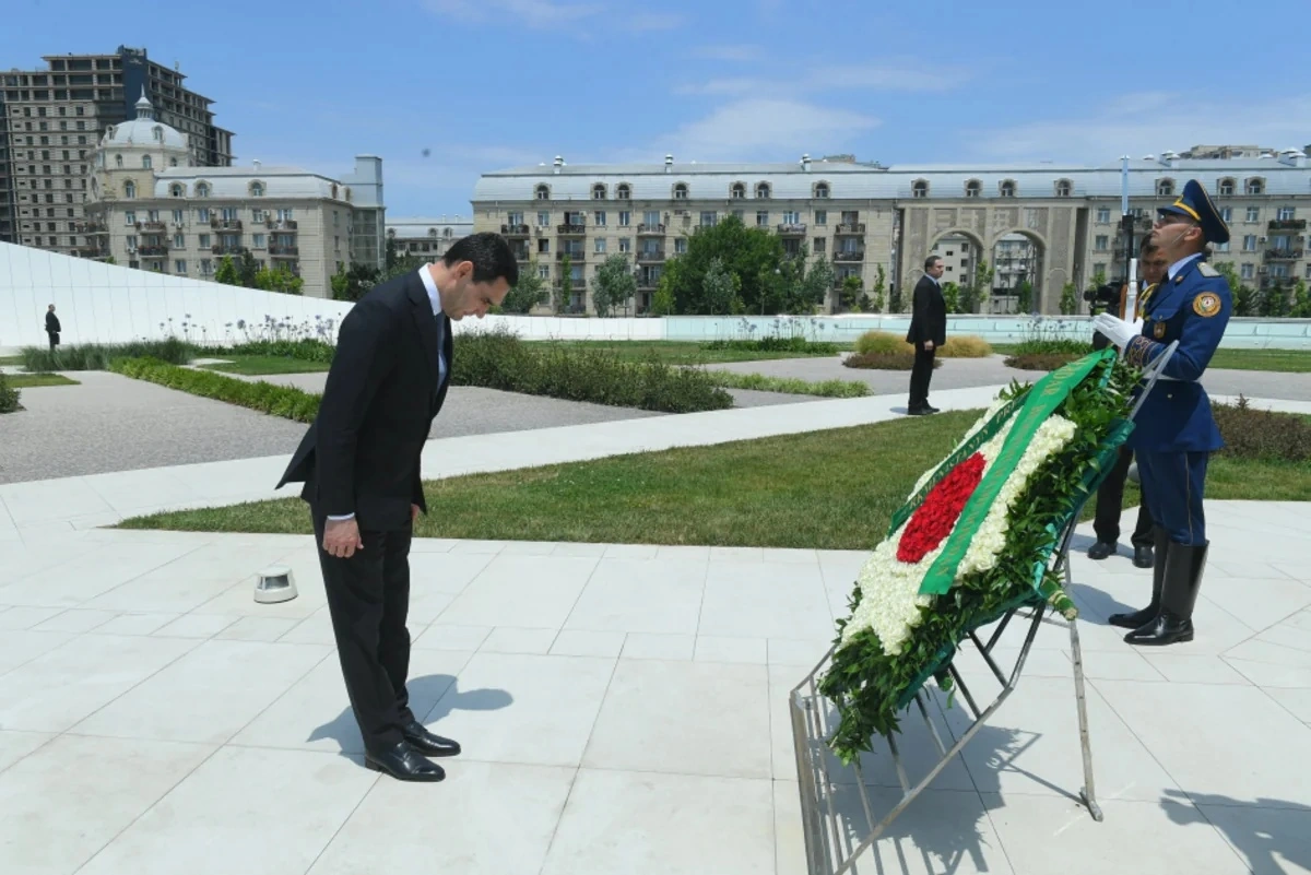 Türkmənistan prezidenti Zəfər parkını ziyarət etdi - FOTO